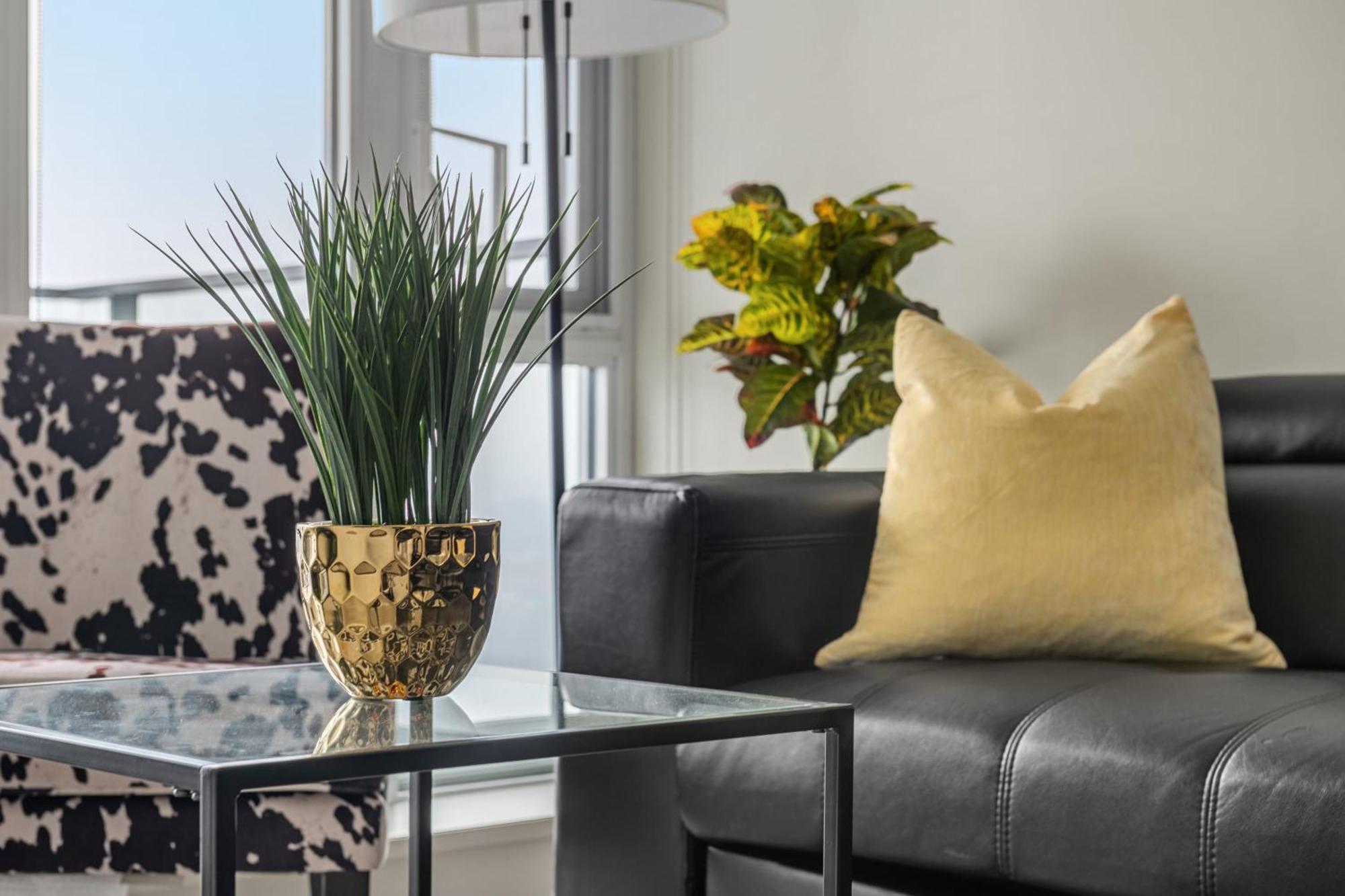 Stunning 34Th Floor Views, Prime Downtown Location - Near Stampede, Casino, Bars! Free Banff Pass, Parking, Wine! Βίλα Κάλγκαρι Εξωτερικό φωτογραφία