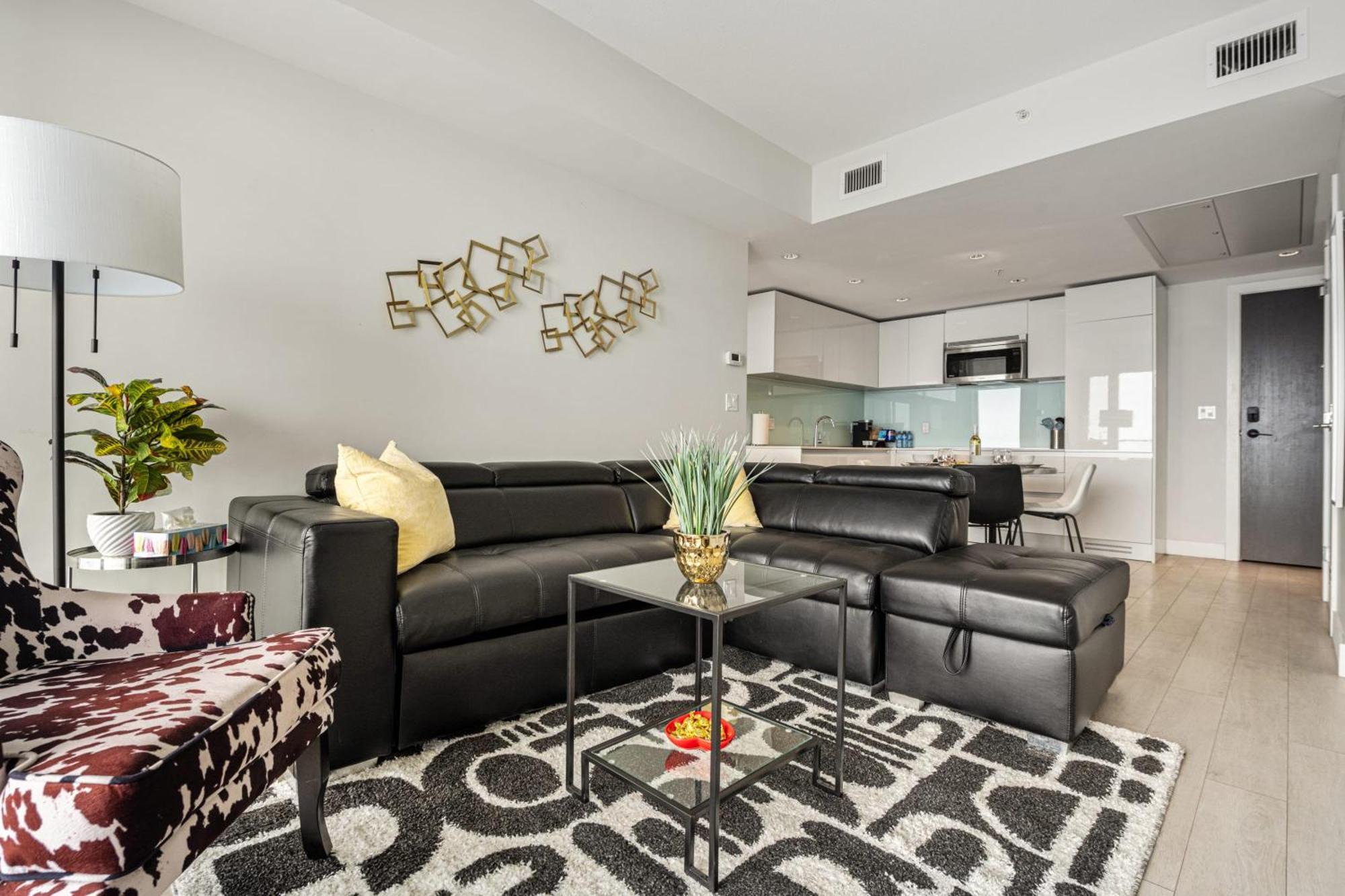 Stunning 34Th Floor Views, Prime Downtown Location - Near Stampede, Casino, Bars! Free Banff Pass, Parking, Wine! Βίλα Κάλγκαρι Εξωτερικό φωτογραφία